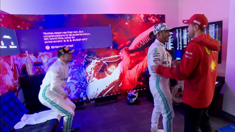 Vettel si congratula con Hamilton: "Merita tutto il suo successo"