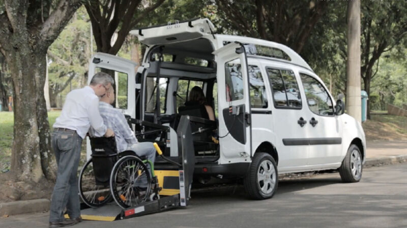 Fiat Doblò per il trasporto di persone con limitazioni di mobilità: parte la donazione