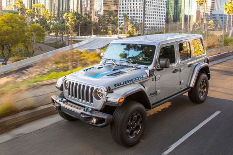 Jeep crea una rete di ricarica per la 4xe: arriva la ricarica elettrica nei sentieri fuoristrada americani