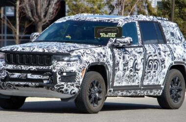 Jeep Grand Cherokee 2022 avvistata durante i test su strada