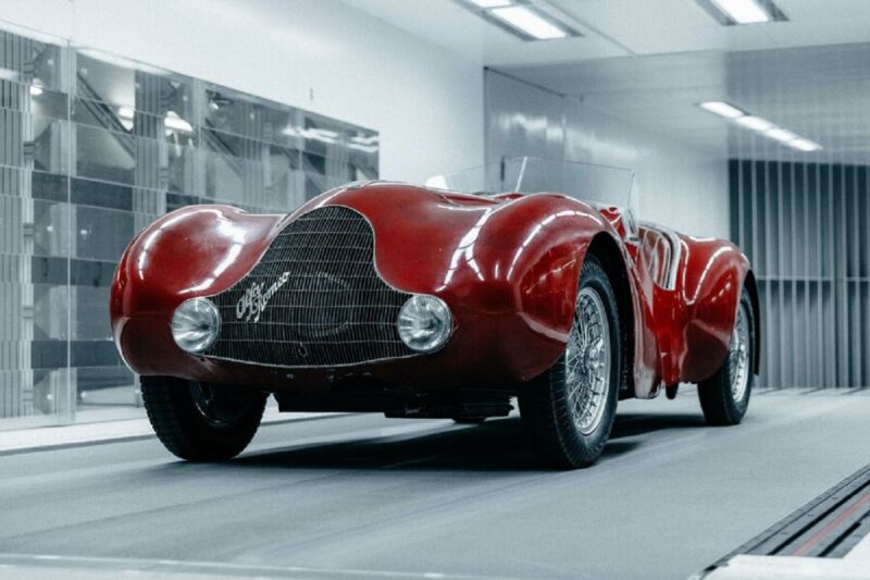 Alfa Romeo 12C Prototipo torna a ruggire e lo fa in grande stile