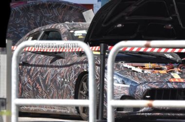 Maserati GranTurismo Folgore: nuova foto-spia mostra il cofano aperto