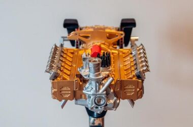 Queste repliche dei motori Ferrari in scala 1:3 costano fino a 15 mila dollari