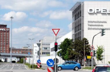 L'inizio della fine di Opel in Germania: cosa cambia per il costruttore con la fusione in Stellantis?