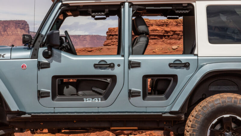 Jeep portiere con apertura centrale