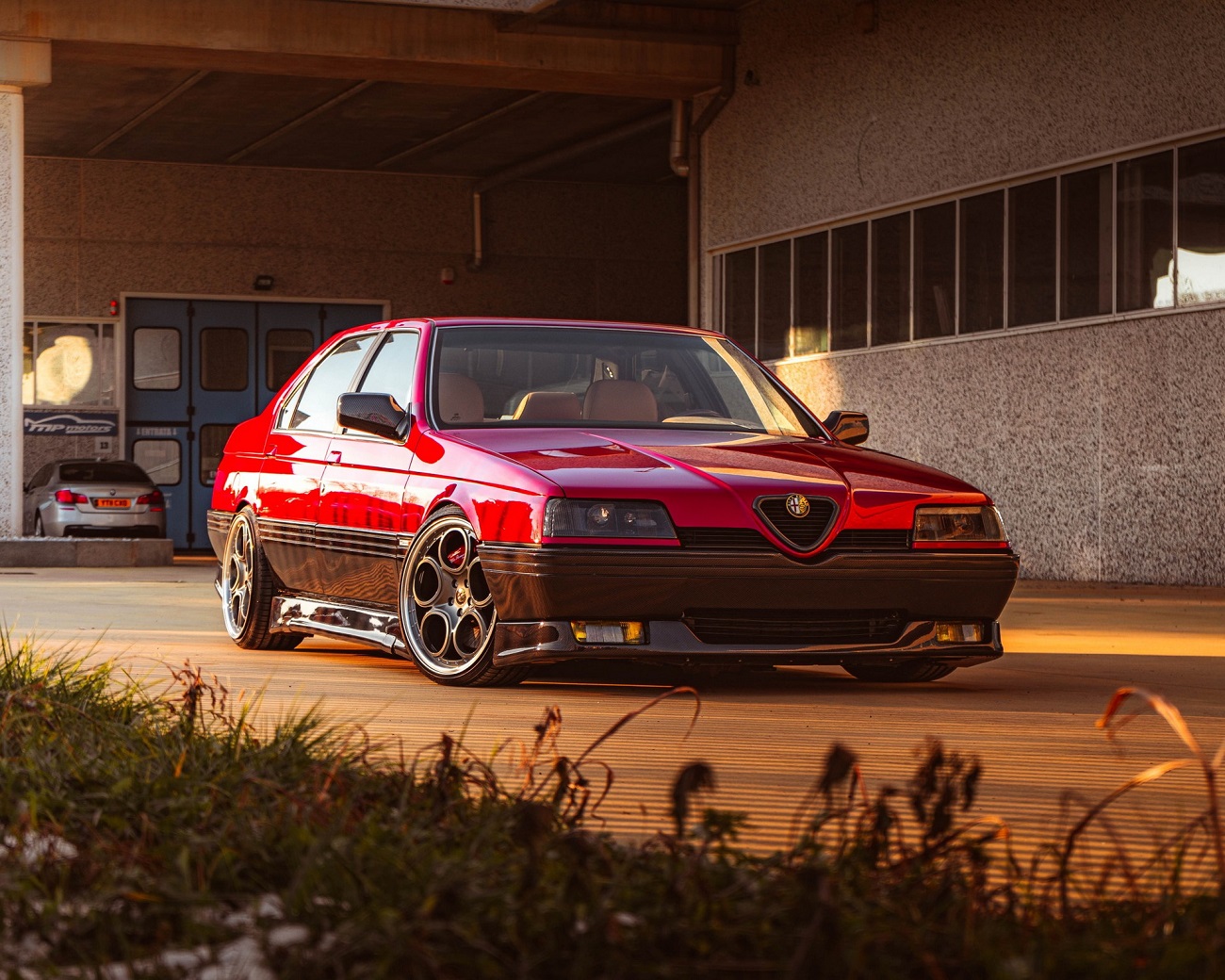 Alfa Romeo 164: arriva la restomod con kit in carbonio