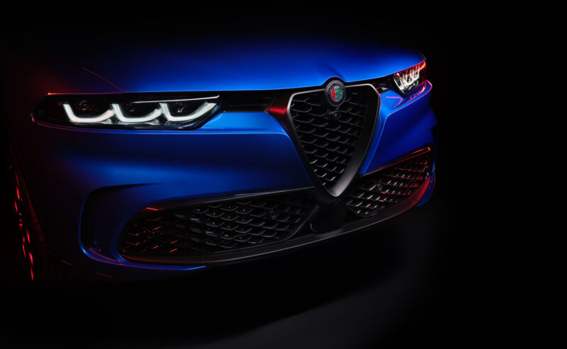 Alfa Romeo Tonale Veloce blu